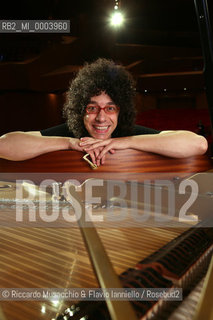 Roma, Auditorium Parco della Musica 30 09 2007.Ritratto del Pianista Jazz Giovanni Allevi..  ©Riccardo Musacchio & Flavio Ianniello/Rosebud2