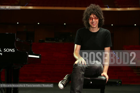 Roma, Auditorium Parco della Musica 30 09 2007.Ritratto del Pianista Jazz Giovanni Allevi..  ©Riccardo Musacchio & Flavio Ianniello/Rosebud2