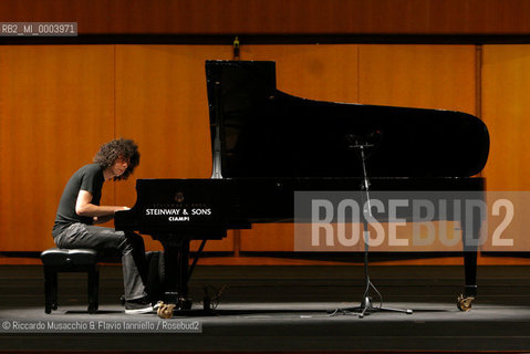 Roma, Auditorium Parco della Musica 30 09 2007.Il Pianista Jazz Giovanni Allevi durante la prova di concerto.   ©Riccardo Musacchio & Flavio Ianniello/Rosebud2