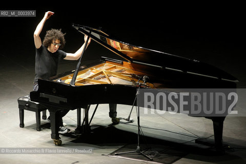 Roma, AuditoriumParco della Musica -Cavea- 30 07 2008.Luglio Suona Bene: Giovanni Allevi in concerto Pianosolo..  ©Riccardo Musacchio & Flavio Ianniello/Rosebud2