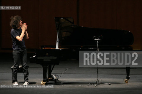 Roma, Auditorium Parco della Musica 30 09 2007.Il Pianista Jazz Giovanni Allevi in concerto..  ©Riccardo Musacchio & Flavio Ianniello/Rosebud2