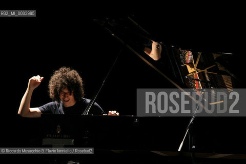 Roma, Auditorium Parco della Musica 30 09 2007.Il Pianista Jazz Giovanni Allevi in concerto..  ©Riccardo Musacchio & Flavio Ianniello/Rosebud2