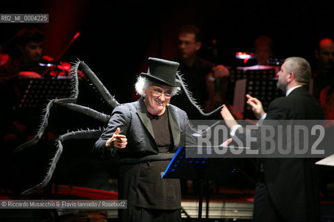 Rome, Auditorium Jan 20 2008.coScienza globale Festival delle Scienze 2008..Apocalyptic Concert for Crickets and Orchestra..Stefano Benni voice.Danilo Rossi viola.Orchestra dÕArchi Italiana..  ©Riccardo Musacchio & Flavio Ianniello/Rosebud2