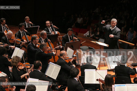 Roma, Auditorium Parco della Musica 28 09 2005.K Festival...il genio di Mozart:.Orchestra e Coro dellAccademia Nazionale di Santa Cecilia.Direttore Fabio Biondi .Ph Riccardo Musacchio..Italy Rome Auditorium 28 09 2005.K Festival...the genius of Mozart.Santa Cecilia  Orchestra and Chorus.Conductor Fabio Biondi.Ph Riccardo Musacchio  ©Riccardo Musacchio & Flavio Ianniello/Rosebud2