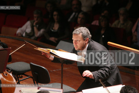 Roma, Auditorium Parco della Musica 28 09 2005.K Festival...il genio di Mozart:.Orchestra e Coro dellAccademia Nazionale di Santa Cecilia.Direttore Fabio Biondi .Ph Riccardo Musacchio..Italy Rome Auditorium 28 09 2005.K Festival...the genius of Mozart.Santa Cecilia  Orchestra and Chorus.Conductor Fabio Biondi.Ph Riccardo Musacchio  ©Riccardo Musacchio & Flavio Ianniello/Rosebud2