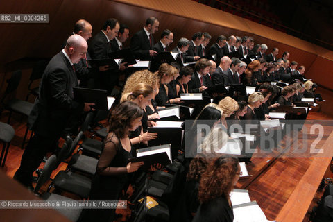 Roma, Auditorium Parco della Musica 28 09 2005.K Festival...il genio di Mozart:.Orchestra e Coro dellAccademia Nazionale di Santa Cecilia.Direttore Fabio Biondi .Ph Riccardo Musacchio..Italy Rome Auditorium 28 09 2005.K Festival...the genius of Mozart.Santa Cecilia  Orchestra and Chorus.Conductor Fabio Biondi.Ph Riccardo Musacchio  ©Riccardo Musacchio & Flavio Ianniello/Rosebud2