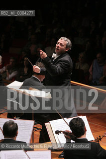 Roma, Auditorium Parco della Musica 28 09 2005.K Festival...il genio di Mozart:.Orchestra e Coro dellAccademia Nazionale di Santa Cecilia.Direttore Fabio Biondi .Ph Riccardo Musacchio..Italy Rome Auditorium 28 09 2005.K Festival...the genius of Mozart.Santa Cecilia  Orchestra and Chorus.Conductor Fabio Biondi.Ph Riccardo Musacchio  ©Riccardo Musacchio & Flavio Ianniello/Rosebud2