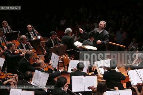 Roma, Auditorium Parco della Musica 28 09 2005.K Festival...il genio di Mozart:.Orchestra e Coro dellAccademia Nazionale di Santa Cecilia.Direttore Fabio Biondi .Ph Riccardo Musacchio..Italy Rome Auditorium 28 09 2005.K Festival...the genius of Mozart.Santa Cecilia  Orchestra and Chorus.Conductor Fabio Biondi.Ph Riccardo Musacchio  ©Riccardo Musacchio & Flavio Ianniello/Rosebud2