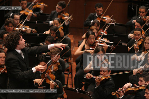 Roma, Auditorium Parco della Musica 14 09 2006.Orquesta Sinfonica Juvenil de Venezuela Simon Bolivar.direttore: Gustavo Dudamel .  ©Riccardo Musacchio & Flavio Ianniello/Rosebud2