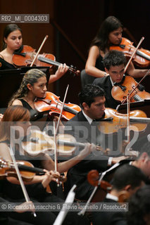 Roma, Auditorium Parco della Musica 14 09 2006.Orquesta Sinfonica Juvenil de Venezuela Simon Bolivar.direttore: Gustavo Dudamel .  ©Riccardo Musacchio & Flavio Ianniello/Rosebud2