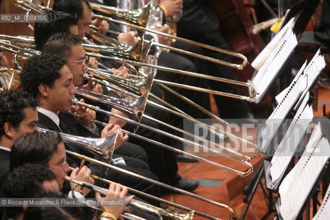 Roma, Auditorium Parco della Musica 14 09 2006.Orquesta Sinfonica Juvenil de Venezuela Simon Bolivar.direttore: Gustavo Dudamel .  ©Riccardo Musacchio & Flavio Ianniello/Rosebud2