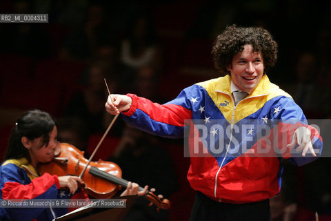 Roma, Auditorium Parco della Musica 14 09 2006.Orquesta Sinfonica Juvenil de Venezuela Simon Bolivar.direttore: Gustavo Dudamel .  ©Riccardo Musacchio & Flavio Ianniello/Rosebud2