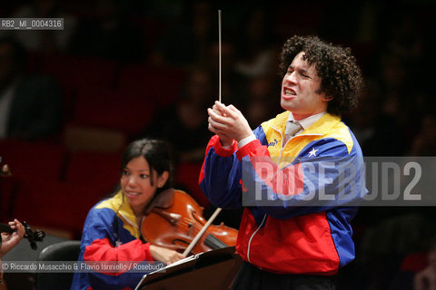 Roma, Auditorium Parco della Musica 14 09 2006.Orquesta Sinfonica Juvenil de Venezuela Simon Bolivar.direttore: Gustavo Dudamel .  ©Riccardo Musacchio & Flavio Ianniello/Rosebud2