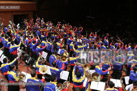 Roma, Auditorium Parco della Musica 14 09 2006.Orquesta Sinfonica Juvenil de Venezuela Simon Bolivar.direttore: Gustavo Dudamel .  ©Riccardo Musacchio & Flavio Ianniello/Rosebud2