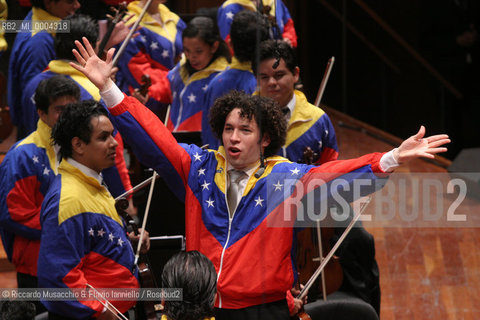 Roma, Auditorium Parco della Musica 14 09 2006.Orquesta Sinfonica Juvenil de Venezuela Simon Bolivar.direttore: Gustavo Dudamel .  ©Riccardo Musacchio & Flavio Ianniello/Rosebud2