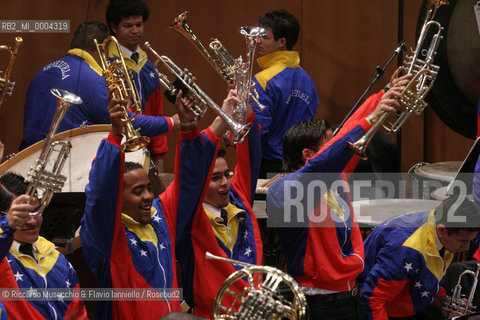 Roma, Auditorium Parco della Musica 14 09 2006.Orquesta Sinfonica Juvenil de Venezuela Simon Bolivar.direttore: Gustavo Dudamel .  ©Riccardo Musacchio & Flavio Ianniello/Rosebud2