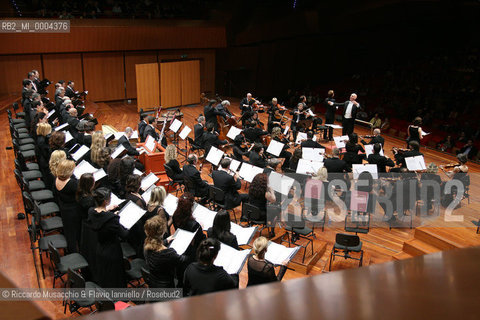 Roma, Auditorium Parco della Musica 19 04 2008.Stagione di Musica Sinfonica.Orchestra e Coro dellAccademia Nazionale di Santa Cecilia .Filippo Maria Bressan direttore e maestro del coro.Carolyn Sampson soprano.Pavol Breslik  tenore.Darren Jeffery  basso..  ©Riccardo Musacchio & Flavio Ianniello/Rosebud2