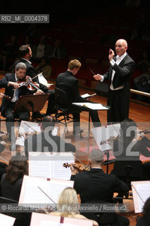 Roma, Auditorium Parco della Musica 19 04 2008.Stagione di Musica Sinfonica.Orchestra e Coro dellAccademia Nazionale di Santa Cecilia .Filippo Maria Bressan direttore e maestro del coro.Carolyn Sampson soprano.Pavol Breslik  tenore.Darren Jeffery  basso..  ©Riccardo Musacchio & Flavio Ianniello/Rosebud2