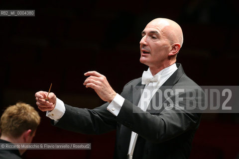 Roma, Auditorium Parco della Musica 19 04 2008.Stagione di Musica Sinfonica.Orchestra e Coro dellAccademia Nazionale di Santa Cecilia .Filippo Maria Bressan direttore e maestro del coro.Carolyn Sampson soprano.Pavol Breslik  tenore.Darren Jeffery  basso..  ©Riccardo Musacchio & Flavio Ianniello/Rosebud2