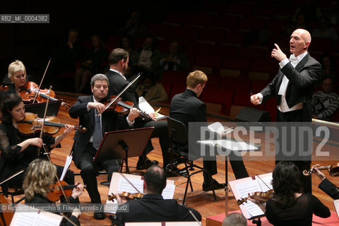 Roma, Auditorium Parco della Musica 19 04 2008.Stagione di Musica Sinfonica.Orchestra e Coro dellAccademia Nazionale di Santa Cecilia .Filippo Maria Bressan direttore e maestro del coro.Carolyn Sampson soprano.Pavol Breslik  tenore.Darren Jeffery  basso..  ©Riccardo Musacchio & Flavio Ianniello/Rosebud2