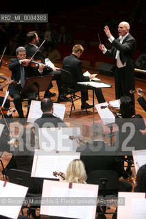 Roma, Auditorium Parco della Musica 19 04 2008.Stagione di Musica Sinfonica.Orchestra e Coro dellAccademia Nazionale di Santa Cecilia .Filippo Maria Bressan direttore e maestro del coro.Carolyn Sampson soprano.Pavol Breslik  tenore.Darren Jeffery  basso..  ©Riccardo Musacchio & Flavio Ianniello/Rosebud2