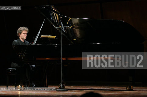 Roma, Auditorium Parco della Musica 13 04 2007.Stagione di Musica da Camera.Mario Brunello violoncello .Andrea Lucchesini pianoforte.Ph Riccardo Musacchio  ©Riccardo Musacchio & Flavio Ianniello/Rosebud2