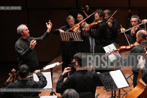 Rome, Auditorium Sep 11 2006.MOZART FESTIVAL:.Orchestra dArchi Italiana.conductor: Mario Brunello.  ©Riccardo Musacchio & Flavio Ianniello/Rosebud2