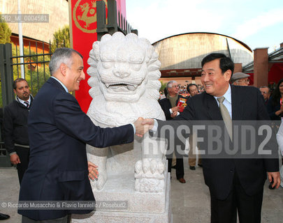 Rome, May 23 2008 Auditorium Music Park.Cina viCina festival. in the picture: Piero Marrazzo president regione Lazio and vice minister of chinese culture Chen Xiaoguang during the stone lion uncovering..  ©Riccardo Musacchio & Flavio Ianniello/Rosebud2