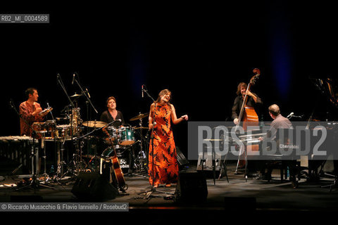 Roma, Auditorium Parco della Musica 22 09 2007.Nella foto: la cantante e songwriter Chiara Civello in concerto..  ©Riccardo Musacchio & Flavio Ianniello/Rosebud2