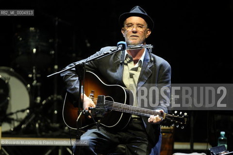 Rome, Jul 04 2009 Auditorium Music Park.Italian singer songwriter Francesco de Gregori in concert..  ©Riccardo Musacchio & Flavio Ianniello/Rosebud2