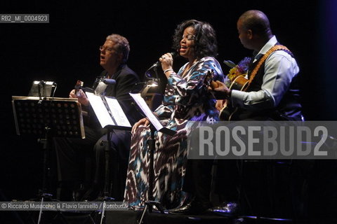 Rome, Auditorium Music Park  Dec 09 2008.Dianne Reeves in concert String Attached.Romero Lubambo guitar.Russell Malone guitar..  ©Riccardo Musacchio & Flavio Ianniello/Rosebud2