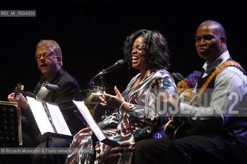 Rome, Auditorium Music Park  Dec 09 2008.Dianne Reeves in concert String Attached.Romero Lubambo guitar.Russell Malone guitar..  ©Riccardo Musacchio & Flavio Ianniello/Rosebud2