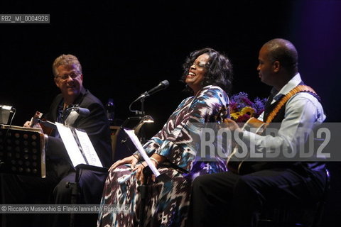 Rome, Auditorium Music Park  Dec 09 2008.Dianne Reeves in concert String Attached.Romero Lubambo guitar.Russell Malone guitar..  ©Riccardo Musacchio & Flavio Ianniello/Rosebud2