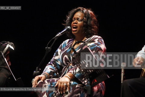 Rome, Auditorium Music Park  Dec 09 2008.Dianne Reeves in concert String Attached.Romero Lubambo guitar.Russell Malone guitar..  ©Riccardo Musacchio & Flavio Ianniello/Rosebud2