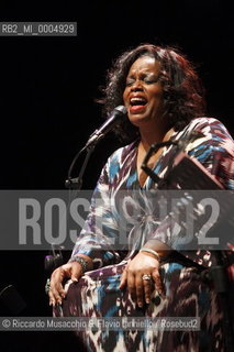 Rome, Auditorium Music Park  Dec 09 2008.Dianne Reeves in concert String Attached.Romero Lubambo guitar.Russell Malone guitar..  ©Riccardo Musacchio & Flavio Ianniello/Rosebud2