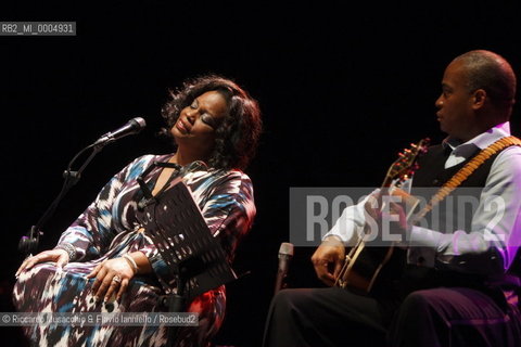 Rome, Auditorium Music Park  Dec 09 2008.Dianne Reeves in concert String Attached.Romero Lubambo guitar.Russell Malone guitar..  ©Riccardo Musacchio & Flavio Ianniello/Rosebud2