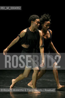 Rome, Auditorium Feb 09 2008.EQUILIBRIO New Dance Festival.Kettly Noel and Neilisiwe Xaba:.Donko Seko - Mali/Sudafrica.Correspondances..  ©Riccardo Musacchio & Flavio Ianniello/Rosebud2