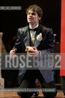 Rome, Auditorium Parco della Musica 16 02 2006.The Rakes Progress an Igor Stravinskij opera.Orchestra and Choir of the Accademia Nazionale di Santa Cecilia, conductor Daniele Gatti, director Lorenzo Mariani, scene and costums Maurizio Balo.in the picture: the tenore Rainer Trost (Tom Rakewell).  ©Riccardo Musacchio & Flavio Ianniello/Rosebud2