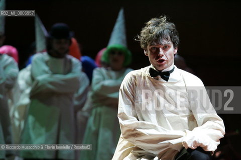 Rome, Auditorium Parco della Musica 16 02 2006.The Rakes Progress an Igor Stravinskij opera.Orchestra and Choir of the Accademia Nazionale di Santa Cecilia, conductor Daniele Gatti, director Lorenzo Mariani, scene and costums Maurizio Balo.in the picture: the tenore Rainer Trost (Tom Rakewell).  ©Riccardo Musacchio & Flavio Ianniello/Rosebud2