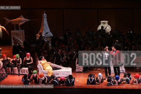 Rome, Auditorium Parco della Musica 16 02 2006.The Rakes Progress an Igor Stravinskij opera.Orchestra and Choir of the Accademia Nazionale di Santa Cecilia, conductor Daniele Gatti, director Lorenzo Mariani, scene and costums Maurizio Balo.  ©Riccardo Musacchio & Flavio Ianniello/Rosebud2