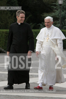 Città del Vaticano-Giardini Vaticani 18 Maggio 2005.il Papa Benedetto XVI durante una passeggiata con il suo segretario personale Mons. George Gaenswein don Mietek (Mieczysław Mokrzycki), segretario personale in seconda. ©Riccardo Musacchio & Flavio Ianniello/Rosebud2