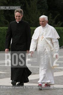 Città del Vaticano-Giardini Vaticani 18 Maggio 2005.il Papa Benedetto XVI durante una passeggiata con il suo segretario personale Mons. George Gaenswein don Mietek (Mieczysław Mokrzycki), segretario personale in seconda. ©Riccardo Musacchio & Flavio Ianniello/Rosebud2