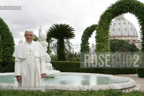 Città del Vaticano-Giardini Vaticani 18 Maggio 2005.il Papa Benedetto XVI durante una passeggiata con il suo segretario personale Mons. George Gaenswein don Mietek (Mieczysław Mokrzycki), segretario personale in seconda. ©Riccardo Musacchio & Flavio Ianniello/Rosebud2