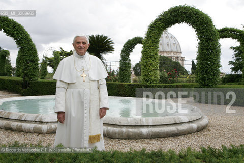 Città del Vaticano-Giardini Vaticani 18 Maggio 2005.il Papa Benedetto XVI durante una passeggiata con il suo segretario personale Mons. George Gaenswein don Mietek (Mieczysław Mokrzycki), segretario personale in seconda. ©Riccardo Musacchio & Flavio Ianniello/Rosebud2