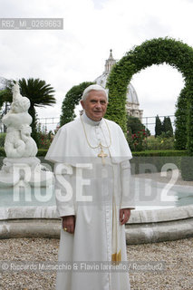 Città del Vaticano-Giardini Vaticani 18 Maggio 2005.il Papa Benedetto XVI durante una passeggiata con il suo segretario personale Mons. George Gaenswein don Mietek (Mieczysław Mokrzycki), segretario personale in seconda. ©Riccardo Musacchio & Flavio Ianniello/Rosebud2