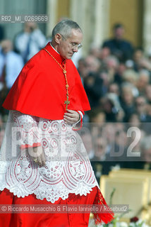 Città del Vaticano-Giardini Vaticani 18 Maggio 2005.il Papa Benedetto XVI durante una passeggiata con il suo segretario personale Mons. George Gaenswein don Mietek (Mieczysław Mokrzycki), segretario personale in seconda..Nella foto: il ritorno negli appartamenti papali. ©Riccardo Musacchio & Flavio Ianniello/Rosebud2