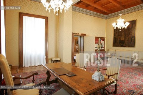 Castel Gandolfo (Roma) Maggio 2005: .Lo studio, la scrivania e i telefoni.Ph Riccardo Musacchio e Flavio Ianniello.
 ©Riccardo Musacchio & Flavio Ianniello/Rosebud2