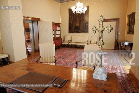 Castel Gandolfo (Roma) Maggio 2005: .Lo studio, la scrivania e i telefoni.Ph Riccardo Musacchio e Flavio Ianniello.
 ©Riccardo Musacchio & Flavio Ianniello/Rosebud2