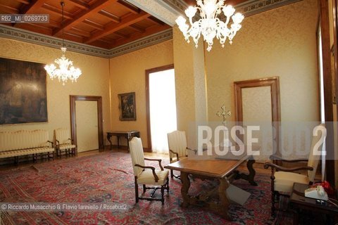 Castel Gandolfo (Roma) Maggio 2005: .Lo studio, la scrivania e i telefoni.Ph Riccardo Musacchio e Flavio Ianniello.
 ©Riccardo Musacchio & Flavio Ianniello/Rosebud2