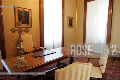 Castel Gandolfo (Roma) Maggio 2005: .Lo studio, la scrivania e i telefoni.Ph Riccardo Musacchio e Flavio Ianniello.
 ©Riccardo Musacchio & Flavio Ianniello/Rosebud2